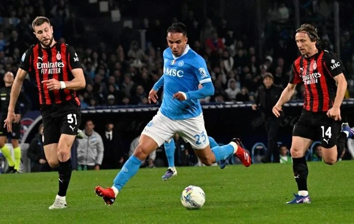 (Видео) Наполи го победи Милан и го презеде второто место во Серија А