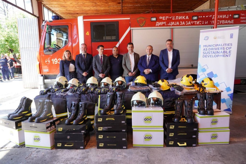 Денот на пожарникарите во Гевгелија одбележан со успешната реализација на Проектот „Меѓуопштинска соработка за безбедни заедници“ – набавена нова опрема за ТППЕ- Гевгелија