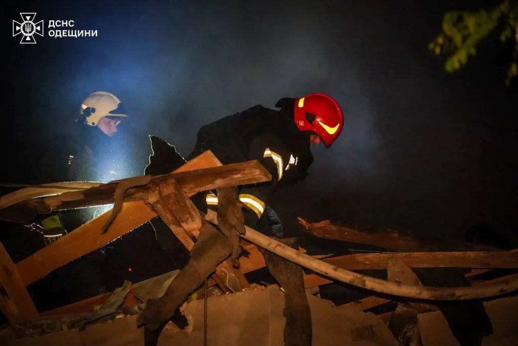 (Видео) Нов руски напад врз Украина: Дронови погодија станбени згради, училиште и градинка