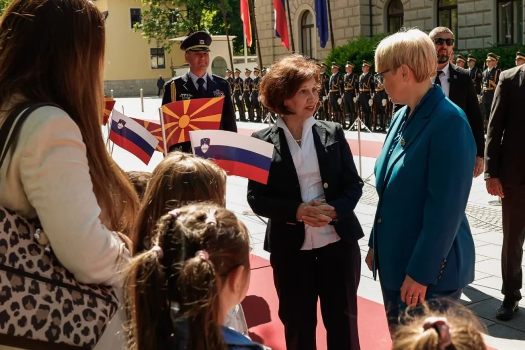 Oфицијален пречек на претседателката Сиљановска-Давкова во Словенија