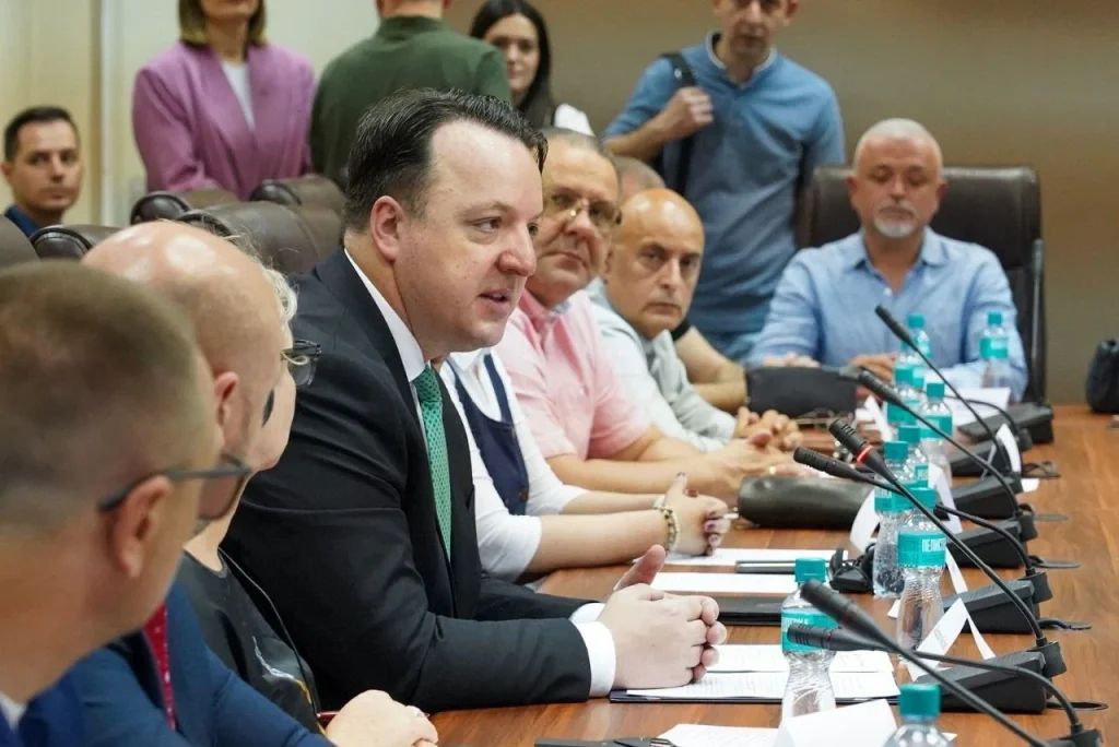 Николоски: Преку 350 милиони евра инвестираме во инфраструктурни проекти во општините