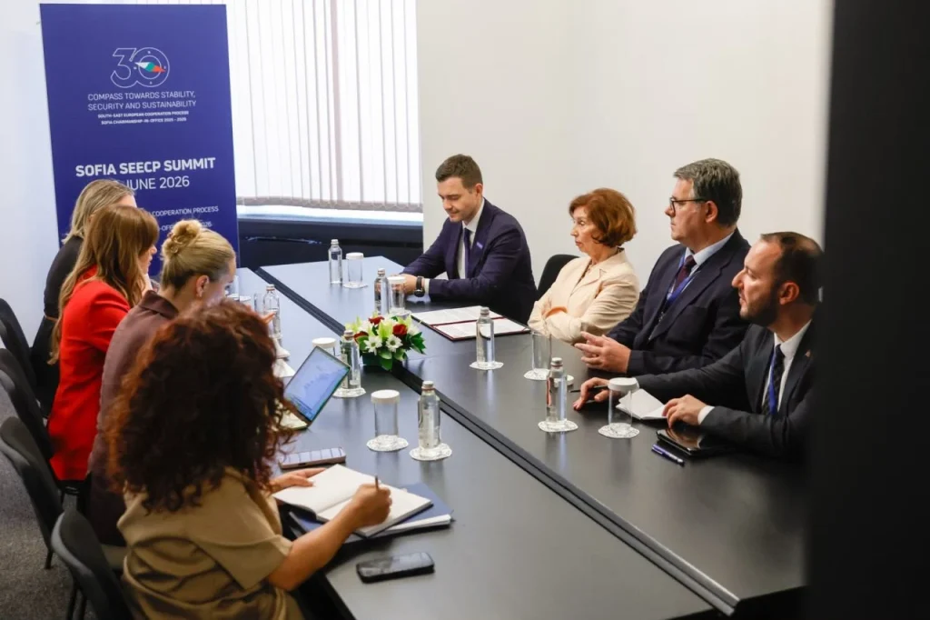 Сиљановска-Давкова се сретна со Албулена Хаџиу: Претседателката ја реафирмираше поддршката на дијалогот Приштина - Белград, со посредство на Европската Унија