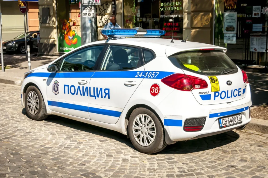 Ја полеал сопругата со бензин по расправија и ја запалил, па ја гасел со вода: обид за убиство во Бугарија