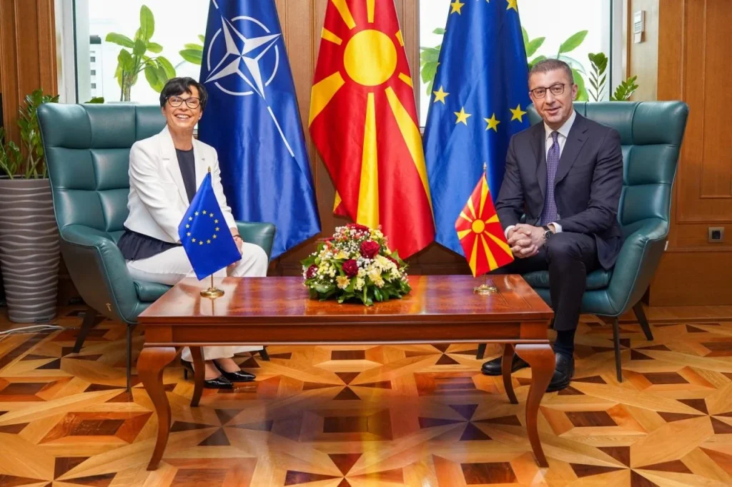 Мицкоски со Кос: Европската интеграција да остане процес кој се темели на јасни критериуми, а не оптоварен со билатерални прашања што создаваат неизвесност кај македонските граѓани