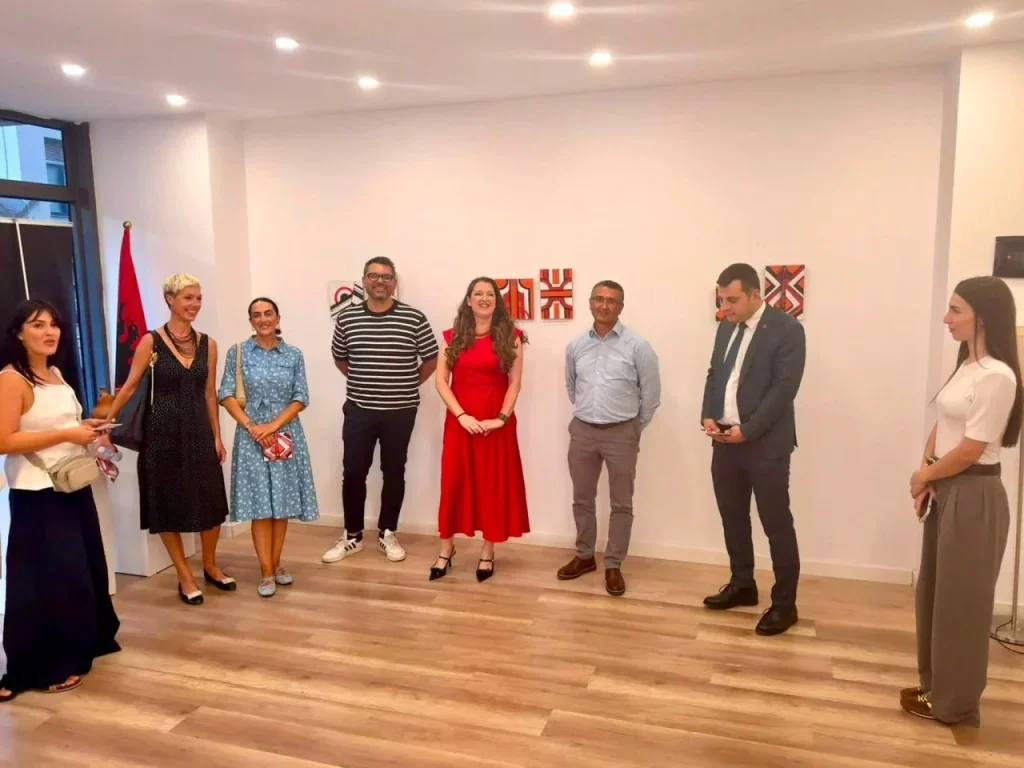 Отворена изложбата „Живи артефакти – Трансцеденција“ на Филип Јовески во КИЦ Тирана