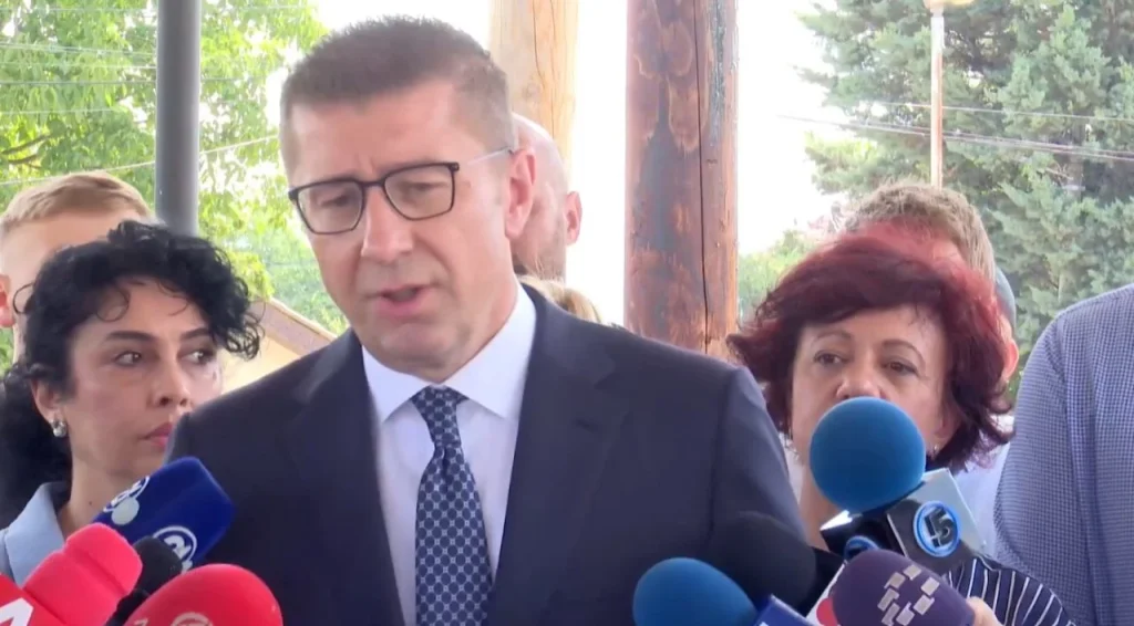 „Мицкоски по насилното укинување на техничката Влада, сега сака да воведе систем за масовна кражба на гласови“, велат од СДСМ