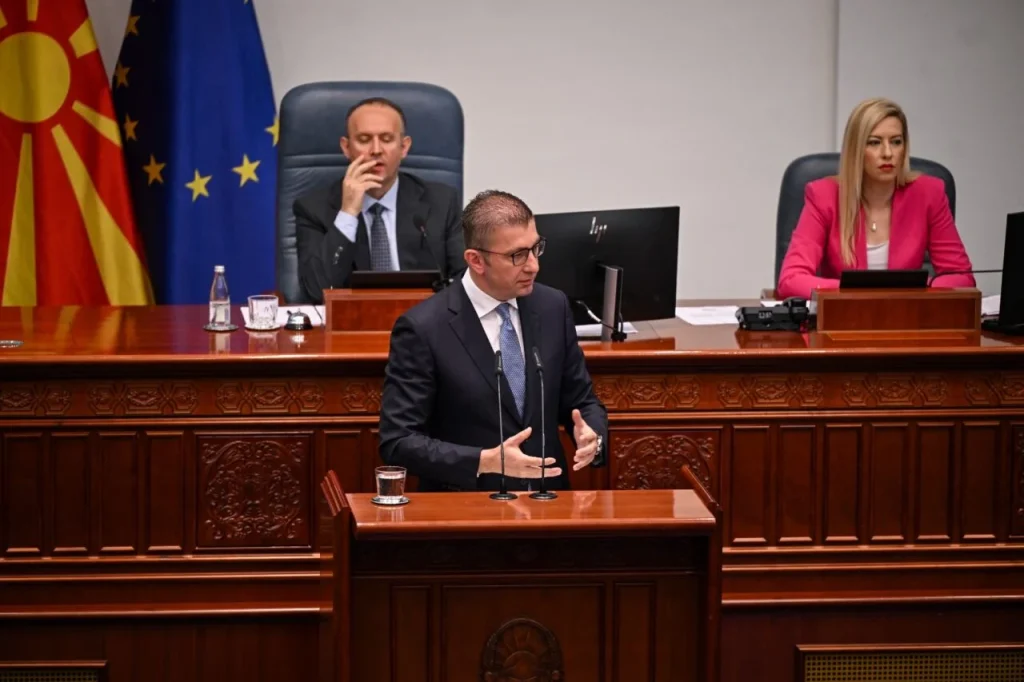 Мицкоски до Филипче: Во ваш мандат водата била бактериолошки неисправна во многу градови, а вие не сте презеле ништо
