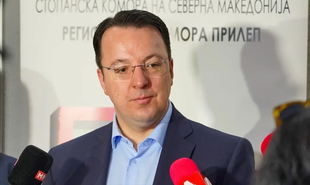 Николоски со порака: Ние градиме, тие уништуваат, но Македонија ќе оди напред