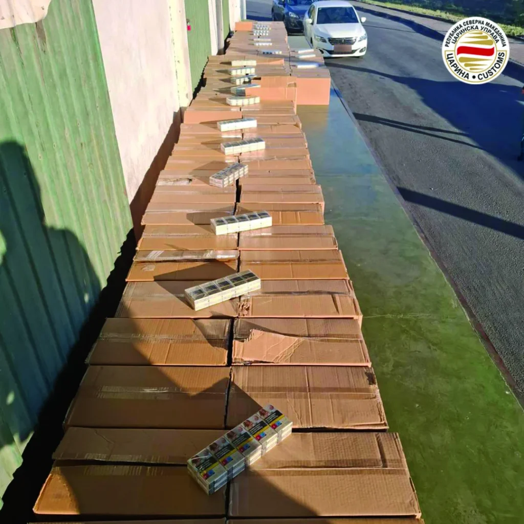 (Видео) Голема акција на Богородица: Запленети 5.000 штеки цигари вредни 9 милиони денари, приведен возачот на камионот