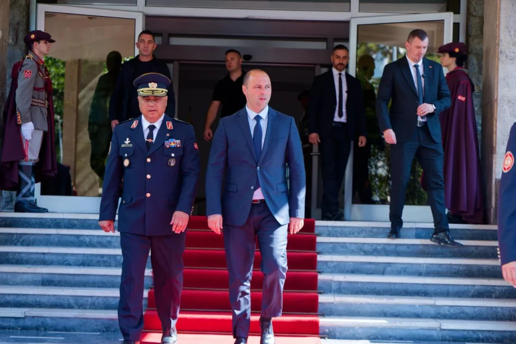 (Фото) Мисајловски на Свечениот собир со припадниците на Армијата и вработените во одбраната