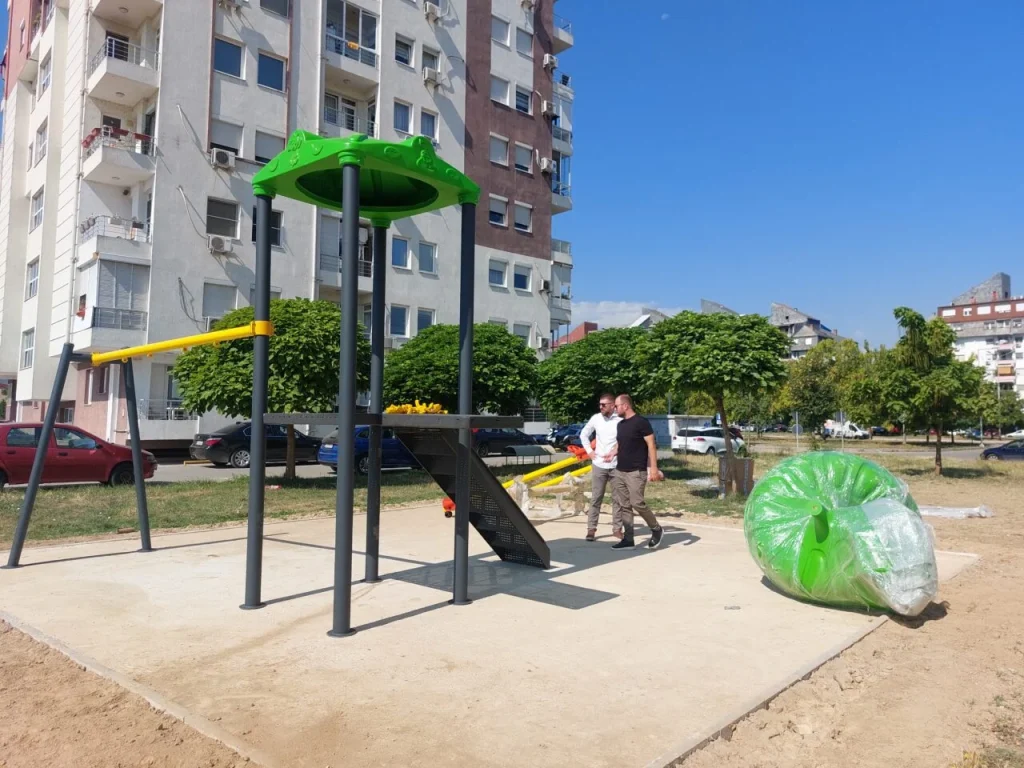 (Фото) Почна изградбата на ново детско игралиште во Ново Лисиче