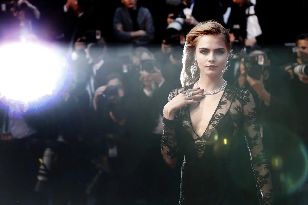 Фотографијата со голи гради на позната манекенка предизвика 'бум'