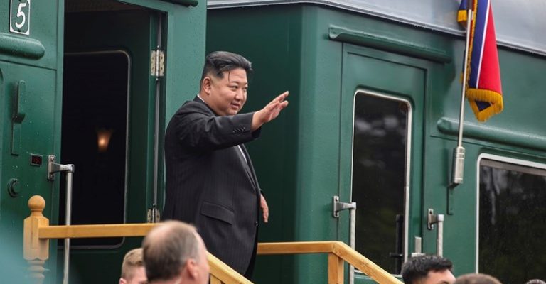Ким-Џонг-ун-со-својот-воз-се-врати-дома-во-Русија.jpg
