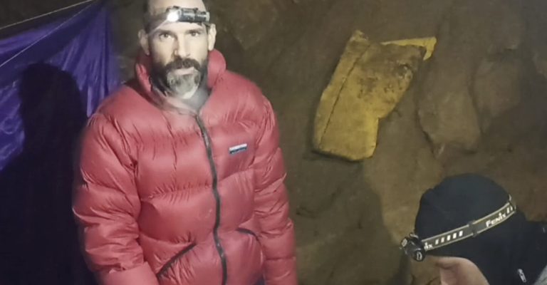 Видео-Американски-научник-седум-дена-заробен-во-турската-пештера-спасувачката.jpg