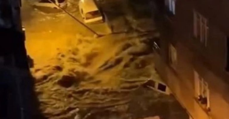 Видео-Големи-поплави-во-Истанбул-има-загинати-и-исчезнати-луѓето.jpg