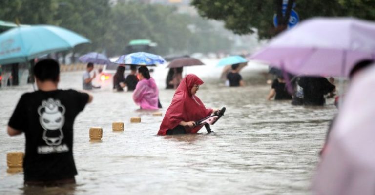 Седми-ден-од-катаклизмата-во-Кина-поплавен-јужниот-дел-на.jpg