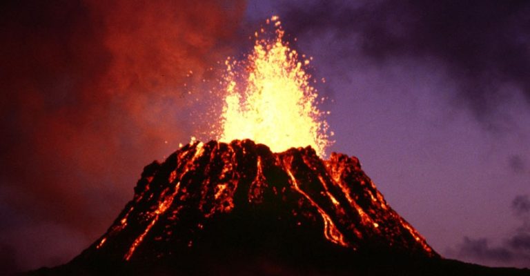 Вулкан-еруптира-на-Хаваите.jpg