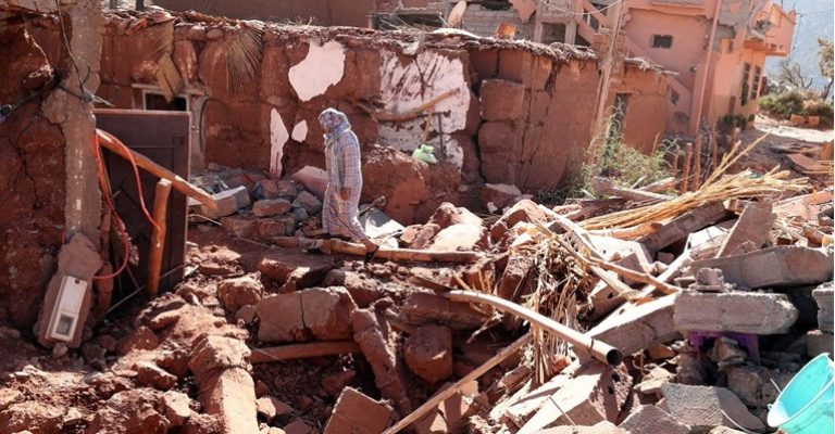 Мароканка-се-породила-неколку-минути-пред-земјотресот-па-итно-морала.jpg