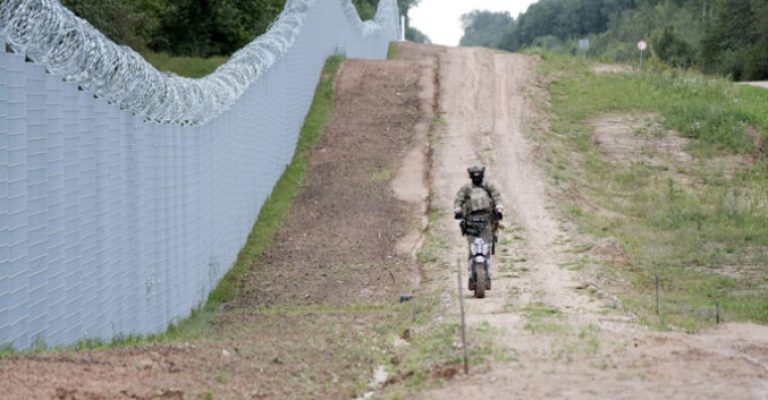 Латвија-ја-затвора-границата-со-Белорусија.jpg