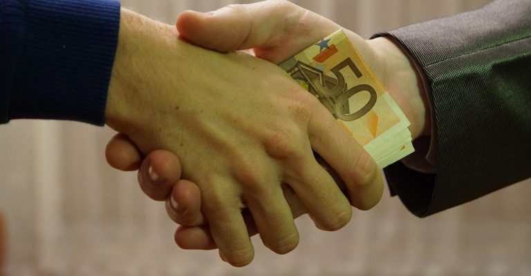 1200px-10_-_hands_shaking_with_euro_bank_notes_inside_handshake_-_royalty_free_without_copyright_pub.jpeg
