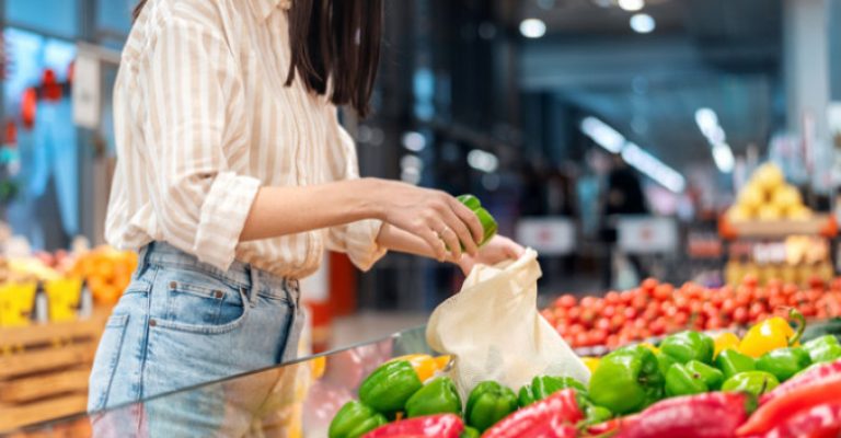 677z381_677z381_688z387_woman-picking-bell-peppers-reusable-bag-ecology-earth-day-thematics.jpg