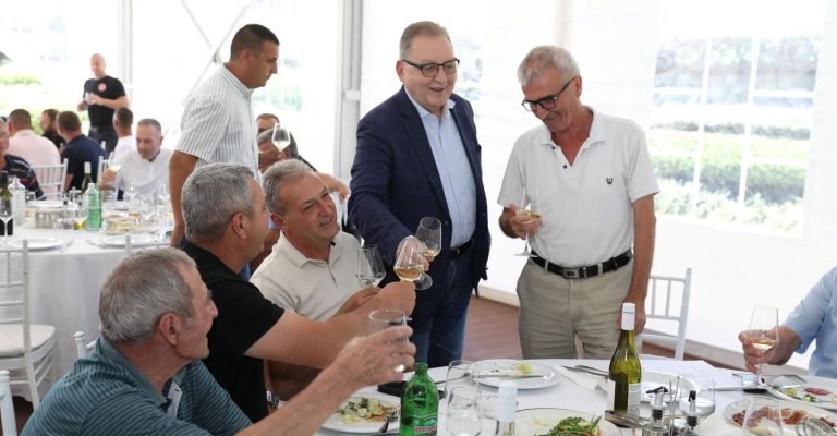 Foto 4_Tikves_Sredba so lozari