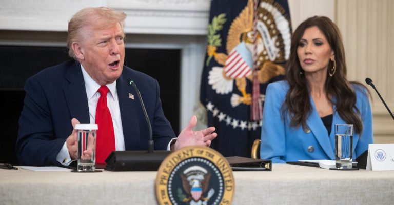 Kristi-Noem-i-Donald-Tramp-EPA.jpg