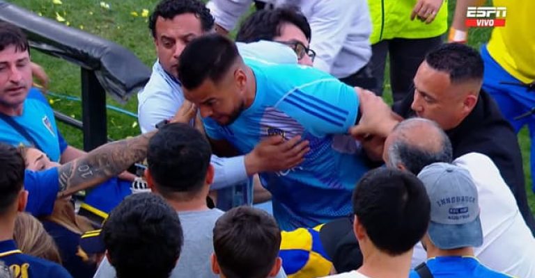 La-colere-de-Sergio-Romero-face-aux-supporters-de-Boca-Juniors-1941765.jpg