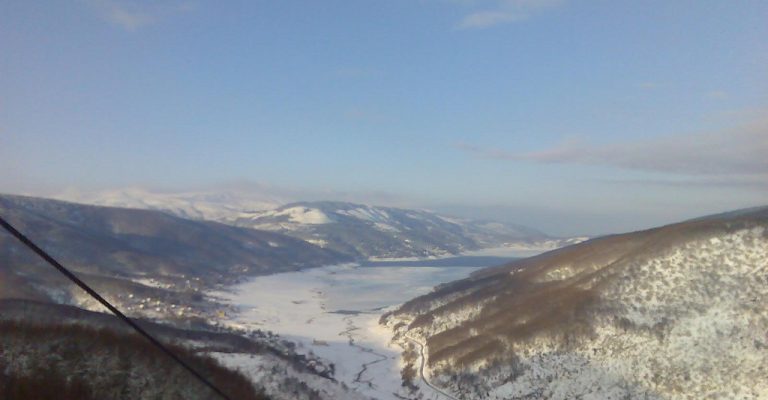 Mavrovo-lake-winter.jpg