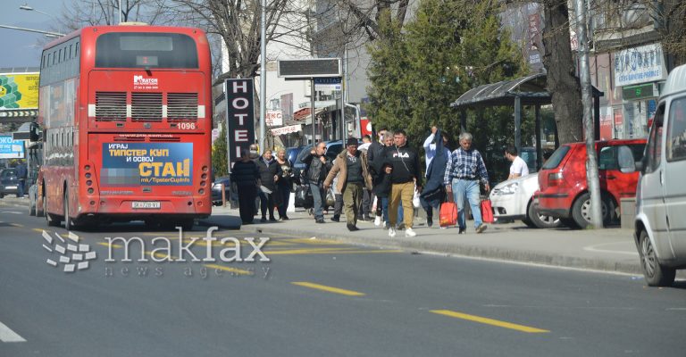 avtobus-patnici-pesaci-koronavirus-bitpazar-skopje_1.jpg