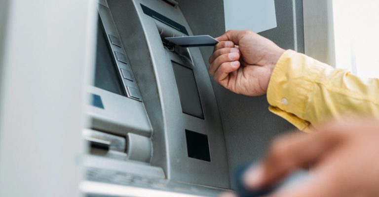 bankomat-kartichka-banka-Depositphotos_292321520_L.jpg