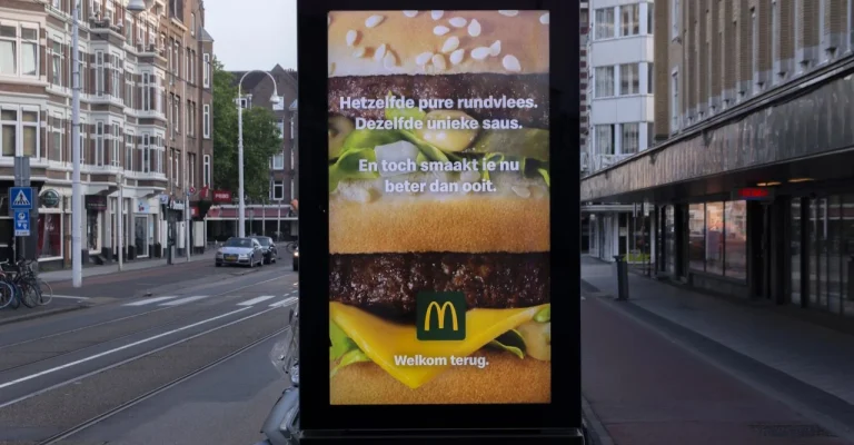 bilbord-amsterdam-depositphotos_497174036_xl.webp