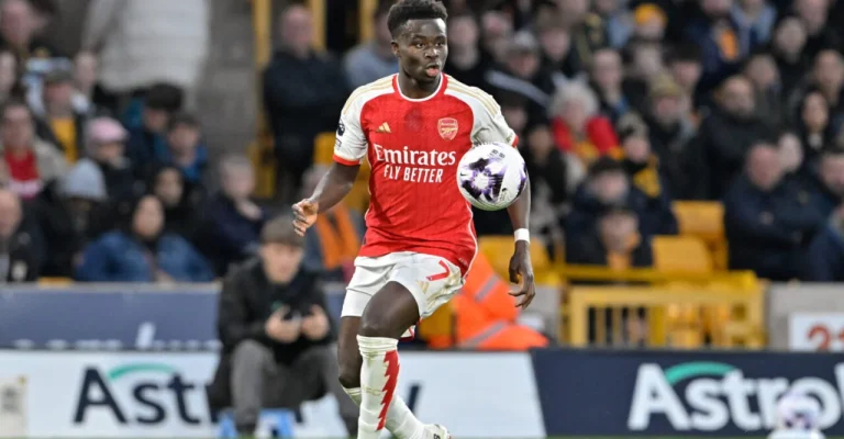 bukayo-saka-arsenal-chases-ball-depositphotos_716010416_xl.webp