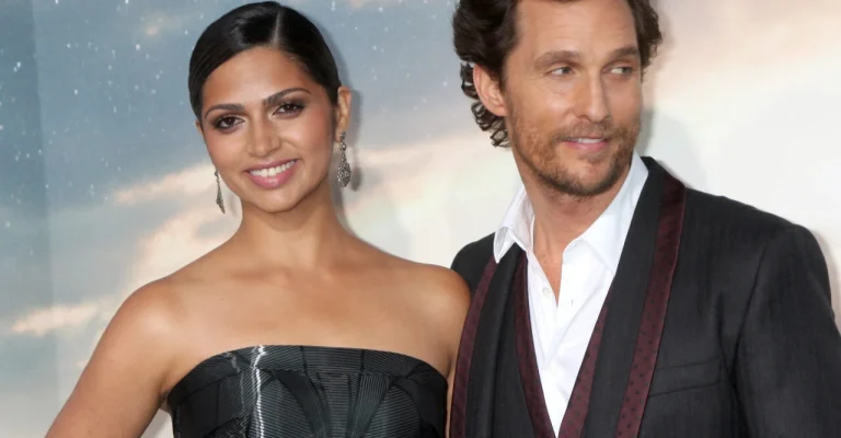 camila-alves-mcconaughey-matthew-mcconaughey-depositphotos_56519743_xl.webp
