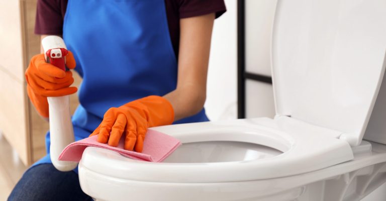 chistenje-toalet-Depositphotos_325431142_L.jpg