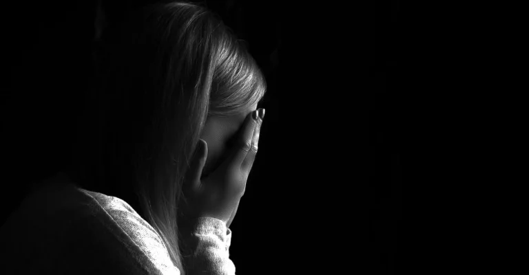 depresija-semejno-nasilstvo-depositphotos_381371256_l.webp.webp