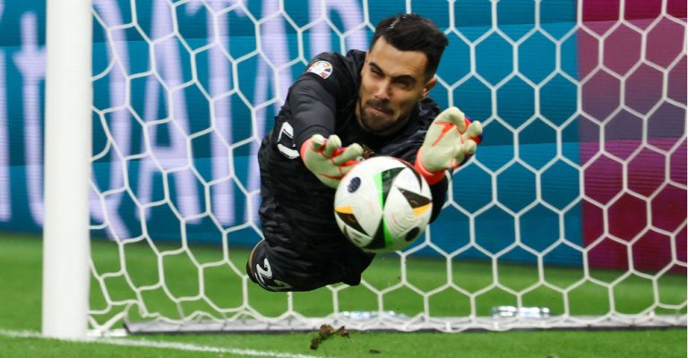 diogo-costa-portugal-euro-2024-1719870480-141359.jpg