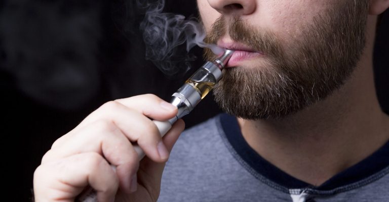 elektronski-cigari-Depositphotos_88818072_L.jpg