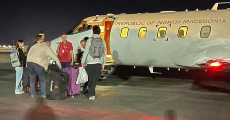 evakuacija-so-vladin-avion-na-makedonci-vo-izrael-foto-mnr-mucunski.jpg