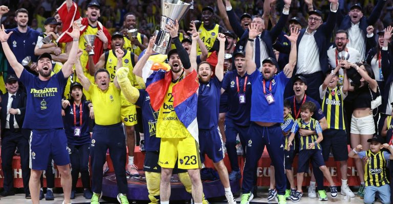 fenerbahce-beko-clinches-2nd-euroleague-title-with-81-70-win-over-monaco-3201943_20250525224033.jpg