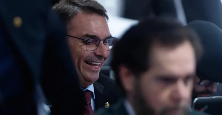 flavio-bolsonaro-brasilia-brazil-2024-senator-flavio-depositphotos_726786792_xl.webp