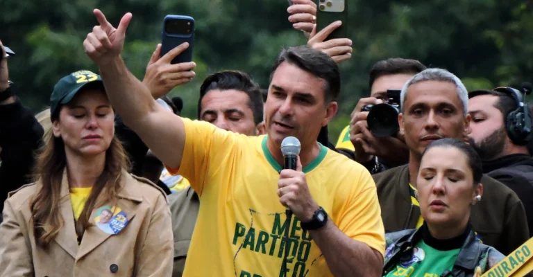 flavio-bolsonaro-sao-paulo-2026-rally-presidential-depositphotos_903605950_xl.webp