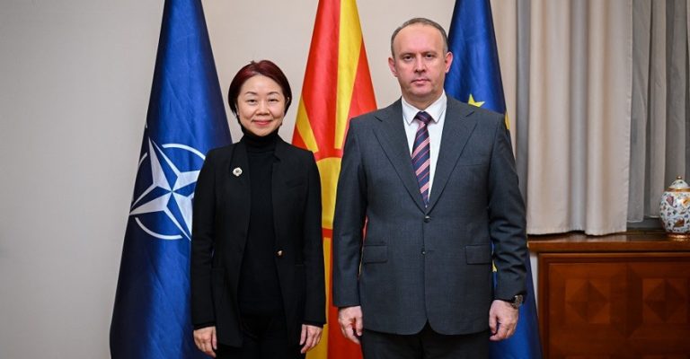 gashi-ambasadorka-kina-2.jpg