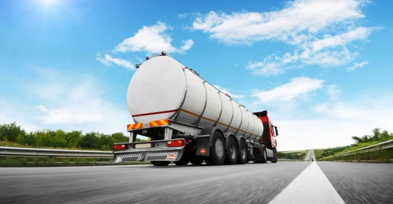 gorivo-tanker-depositphotos_181178506_l.webp