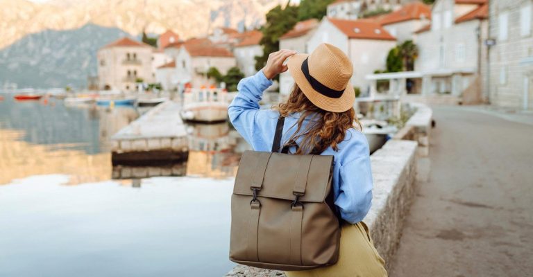 halk_travel_traveler-city