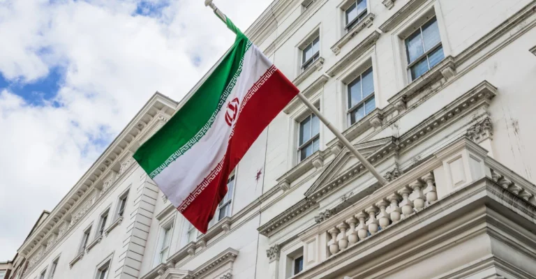 iran-zname-vo-london-depositphotos_817434428_xl.webp