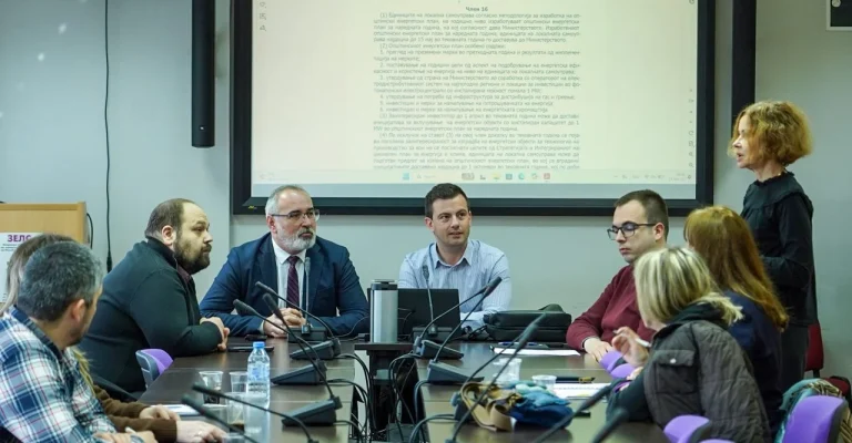 istekuva-rokot.webp.webp