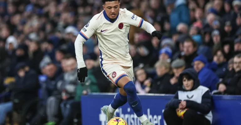jadon-sancho-chelsea-breaks-ball-depositphotos_775071504_xl.webp
