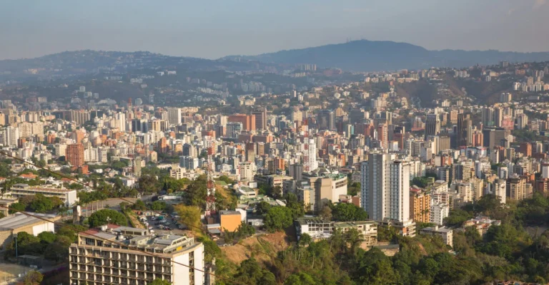 karakas-venecuela-top-view-of-the-city-depositphotos_51227695_xl.webp