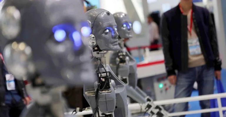kina-roboti-depositphotos_241051506_l.webp